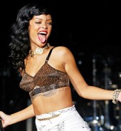 Rihanna sagsøger Topshop