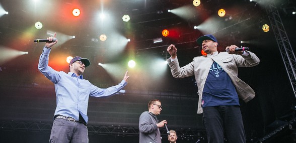 Bikstok Røgsystem – folkelig dancehall-legestue i solen