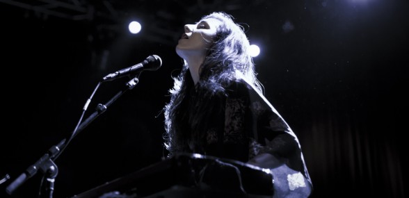 Julia Holter – varmt blod og vokseværk