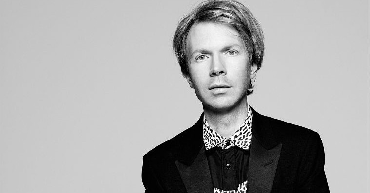 Beck annoncerer omsider nyt album ‘Colors’ – lander om lidt