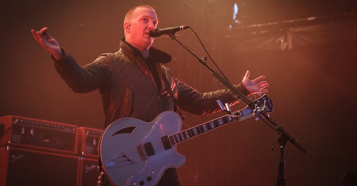Queens of the Stone Age – som en tordenkile i mørket
