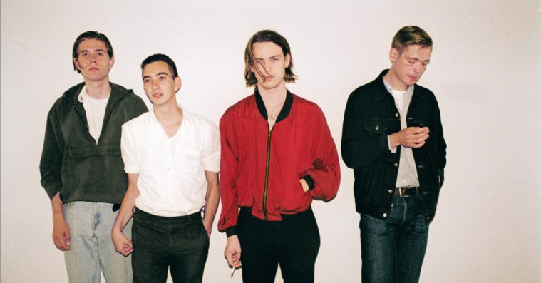 Iceage bider, stritter og udfordrer på forrygende vis på ‘Plowing into the Field of Love’