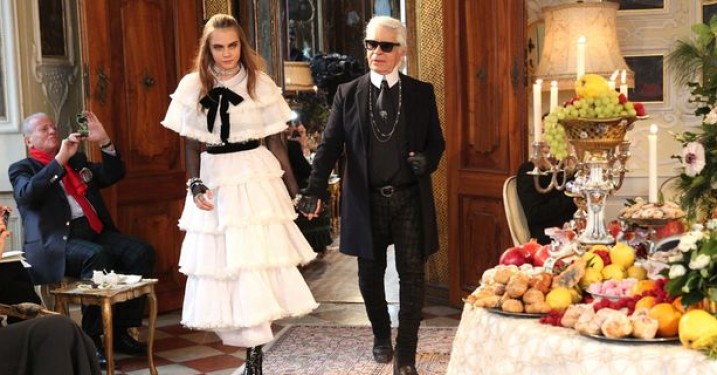 Hør Karl Lagerfelds tanker bag Chanel-showet i Salzburg