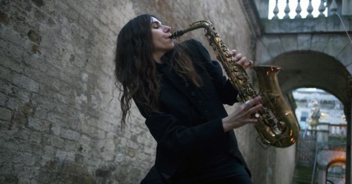 PJ Harvey indspiller sit nye album som en kunstinstallation