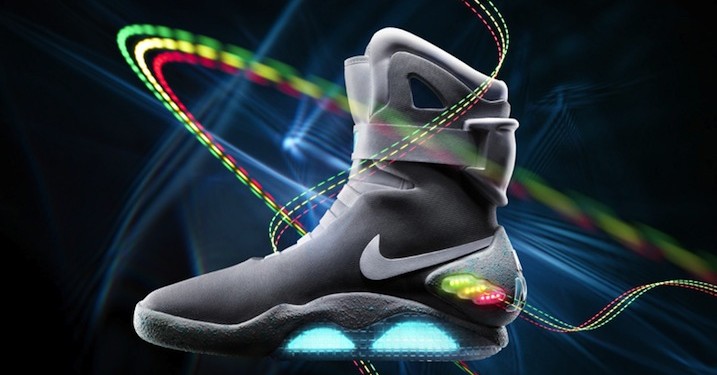 Nike laver sneaker med selvbindende snørebånd