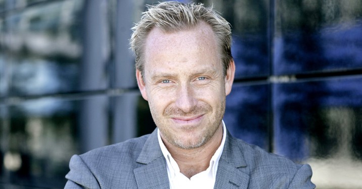 ‘Borgen’-bagmand Adam Price på vej med ny stor DR-serie med ambitiøst emne