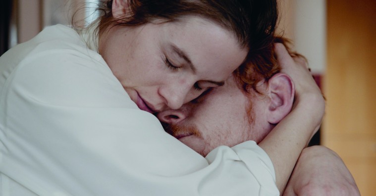 ’I dine hænder’-instruktør: »Døden er det mest intime øjeblik, man kan opleve med et andet menneske«