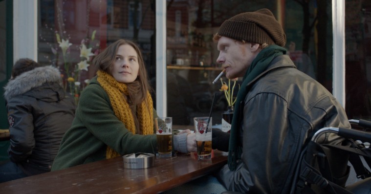 ‘I dine hænder’