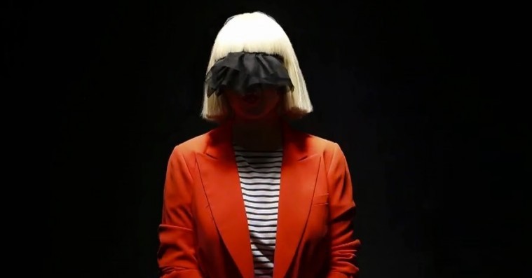 Sia deler storslået nummer: ‘To Be Human’ fra den nye ‘Wonder Woman’-film