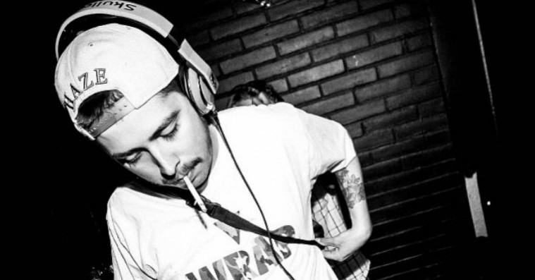 15 skæve til dj’en Emil Lange: »Jeg havde røget for meget på en joint, så jeg tog en lur under pulten«