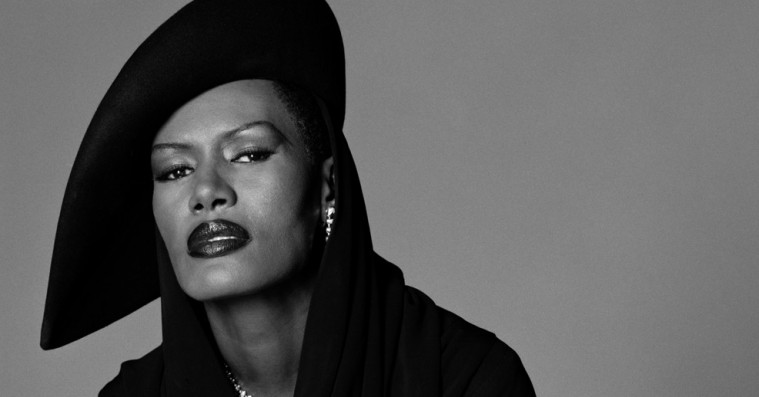 Grace Jones kritiserer tidens popstjerner: »Det handler om skønhed og komfort, hvor meget de end forestiller sig at være provokerende«