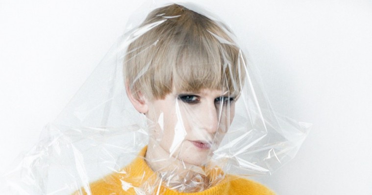 Jenny Hval leverer lyrisk sprængfarlige sonderinger over krop, identitet, teknologi og samfund