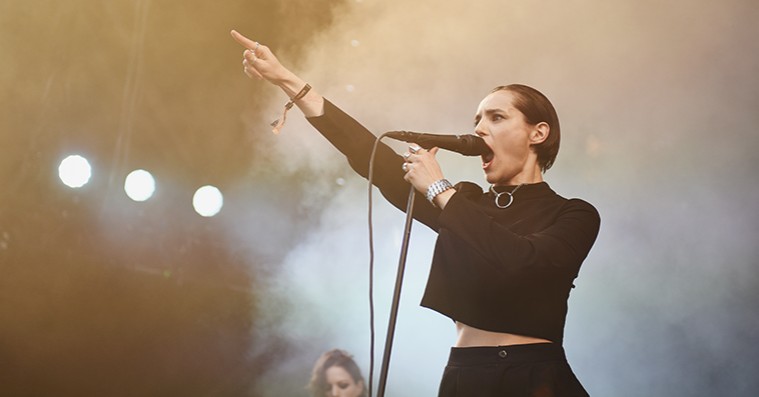 Vega-aktuelle Savages: »Det handler om at spille røven ud af bukserne, så folk føler sig i live«