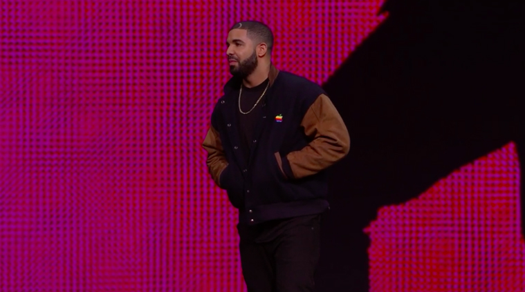 Drake var på scenen for at forklare mulighederne med at kommunikere med anerkendte musikere i Apple Music.