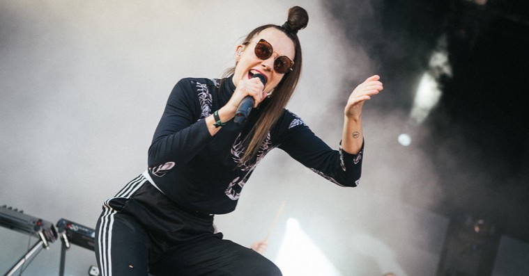 Hør Møs nye nummer med Lena Dunhams kæreste: ‘You’re Still a Mystery’