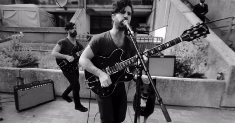 Ny Foals-video er en banebrydende sort/hvid virtual reality-oplevelse