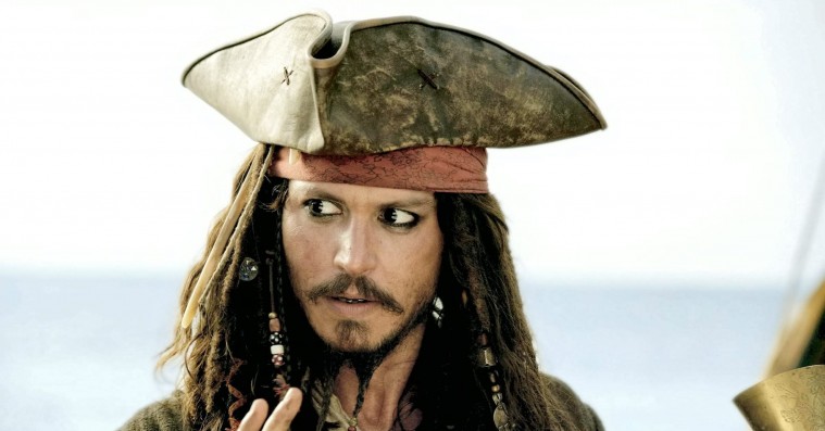 Johnny Depp i Jack Sparrow-kostume fodrer flagermusunge