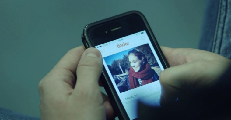 Nedsmeltning: Tinder i febrilsk selvforsvar på Twitter