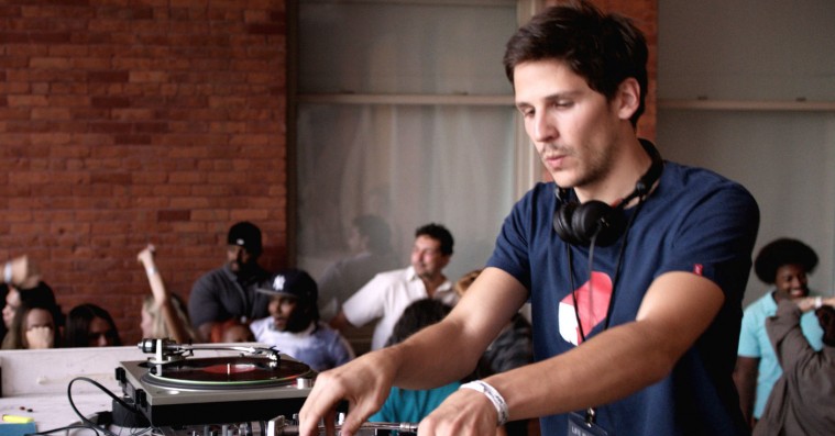 ’Eden’-instruktør: »Jeg tilbragte hele min ungdom til de fester«