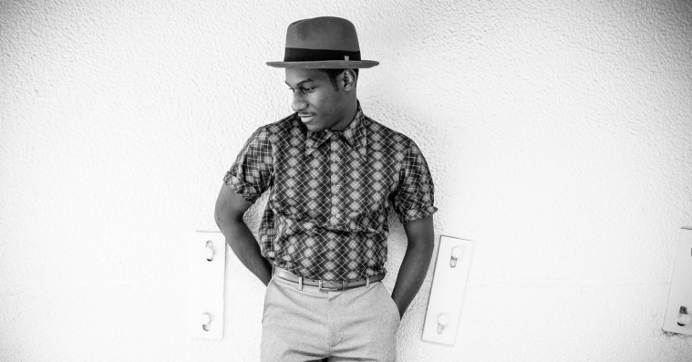 Soulfænomenet Leon Bridges vender tilbage til Danmark