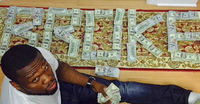 50 Cent har stadig sine lunch money: Poserer på Instagram med bjerge af penge