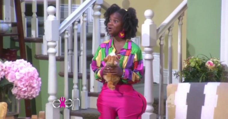 Ufølsom, respektløs og racistisk: Ellen DeGeneres får høvl for sketch om Nicki Minajs røv