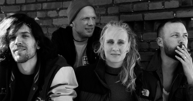 Premiere: Guldregn hylder Sydhavnen på ‘Sydvest for Stenbroen’