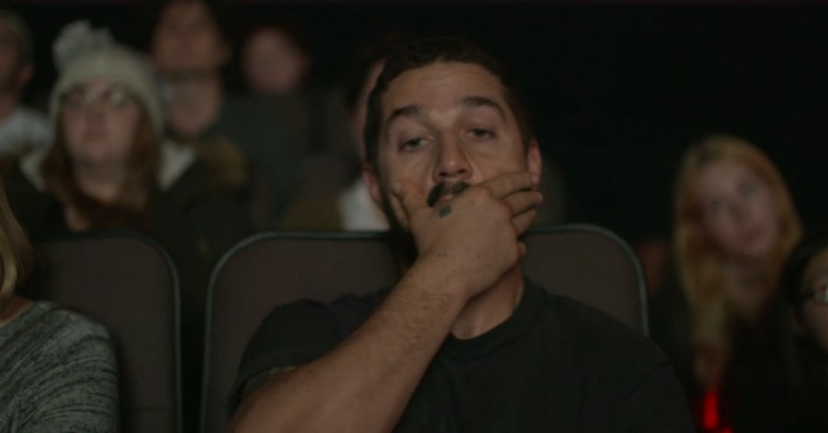 Shia LaBeouf live-streamer sig selv, mens han ser alle sine egne film