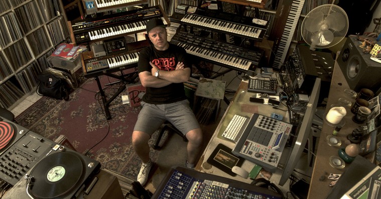 Forpremiere: Hør producer-magikeren Tue Track trylle uvirkelige lyde ud af PowerSolo-plade