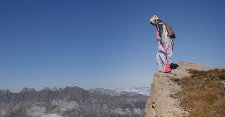 ’Looking for Exits’: Hårrejsende billeddigt om basejumper inspirerer og provokerer