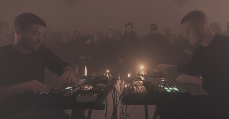 Fotoreportage: Kenton Slash Demon og Dark Matters indhyllede Nikolaj Kunsthal i røg