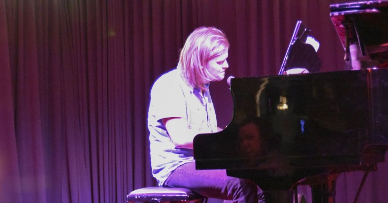 Exec – Troels Abrahamsen på nervøs vandring ind i mørkets hjerte