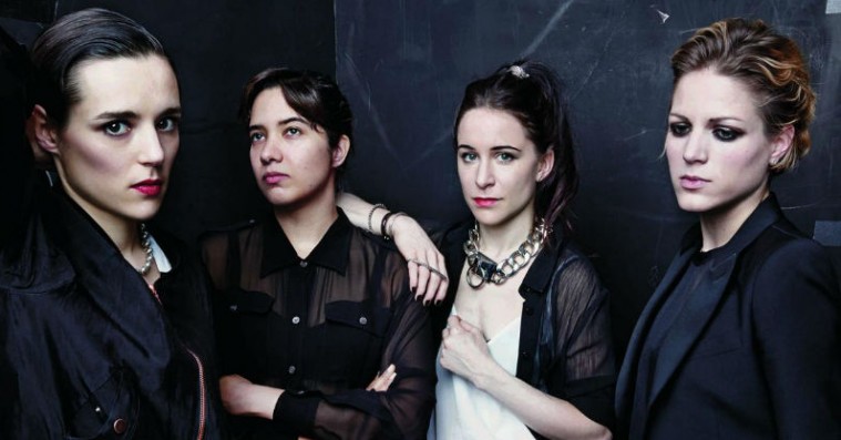 Krasbørstig og fræsende postpunk fra Roskilde Festival-aktuelle Savages