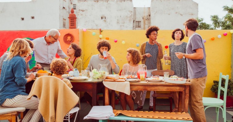 Facebook fejrer sin 12 års fødselsdag med personlige venne-videoer til alle