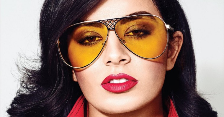 Charli XCX oser af cool – scorer sin første modekampagne
