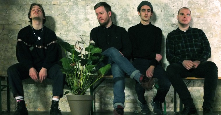 Premiere: Hør Yung, Fossils m.fl på live-udgivelsen ‘Collision With an Insignificant City’