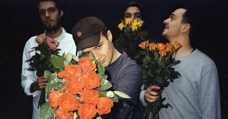 Aksglædes dansksprogede, orkestrale pop er charmerende og ambitiøs