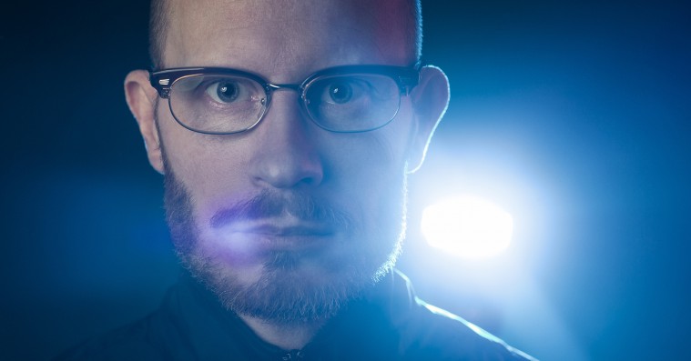 Kashmir-trommeslager debuterer med kompetent, men anonymt soloalbum