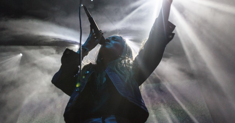 Chinah forvandlede sterile Spot-omgivelser til dampende popfest