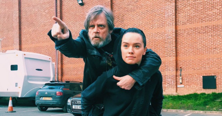 Mark Hamills fødselsdagshilsen til Daisy Ridley går viralt og bliver photoshoppet til ukendelighed