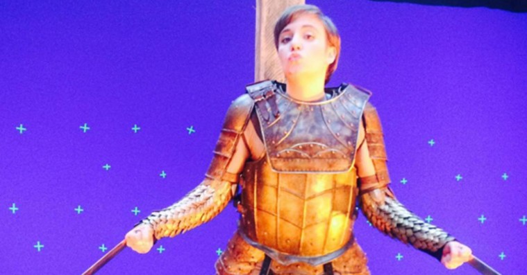 Lena Dunham som Jeanne D’Arc i Seth Rogens ‘Bad Neighbors 2’ endte i skraldespanden