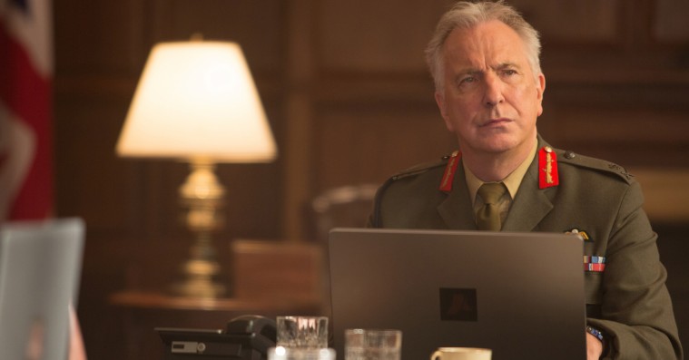 ’Eye in the sky’: Ulideligt spændende terrordrama med Alan Rickman og Aaron Paul