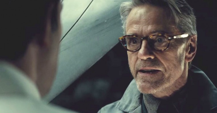 Selv Jeremy Irons kritiserer nu ‘Batman v Superman’