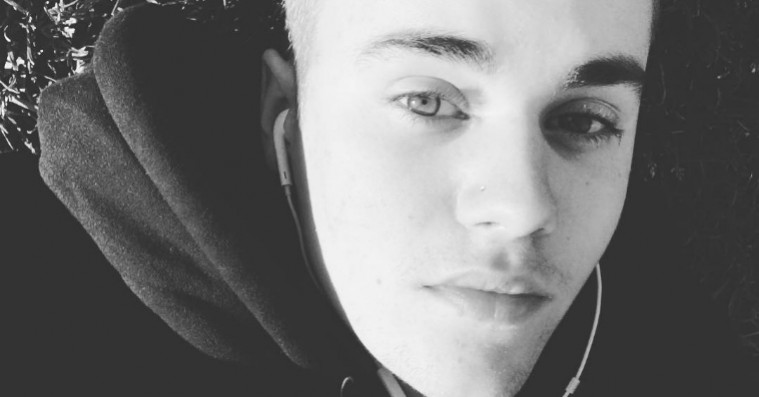 Justin Bieber har fået en mikroskopisk tatovering i ansigtet – fans aner ikke, hvad de skal mene