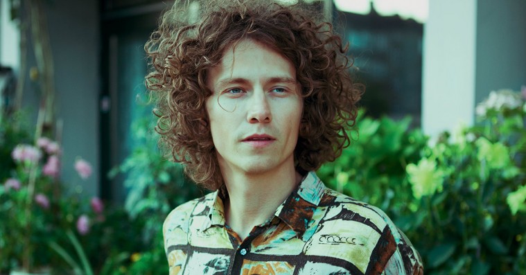 Premiere: M.I.L.K. forfølger solskin og tropisk soulsødme på ‘Following the Sun’