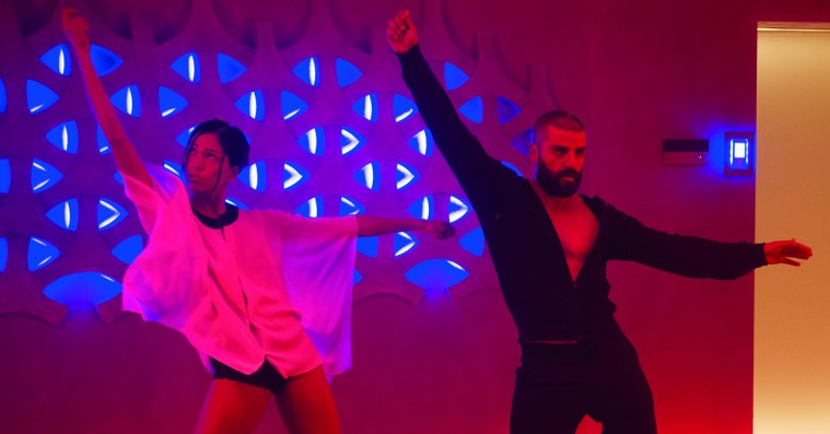 Oscar Isaac kan danse til alt: Drake, Rick Astley, Daft Punk og Lady Gaga