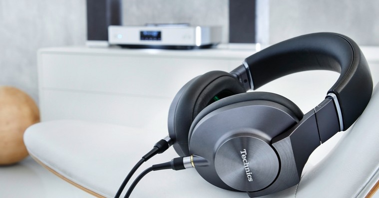 Månedens gear og gadgets: Overflødighedshorn af glimrende smartphones og nye streaminghøjtalere