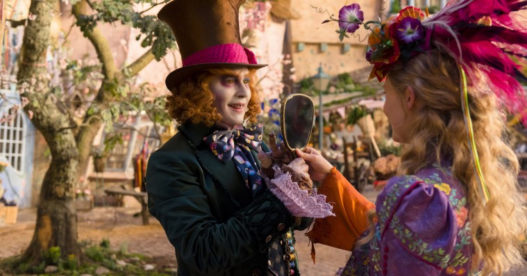 ’Alice i eventyrland: Bag spejlet’: En rodet rutsjebanetur med Johnny Depp på et sidespor