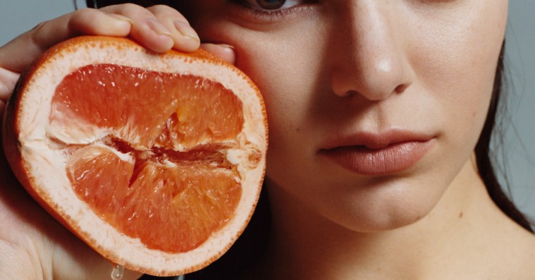 Fotograf er ligeglad med al balladen omkring ny Calvin Klein-reklame – dansk model impliceret