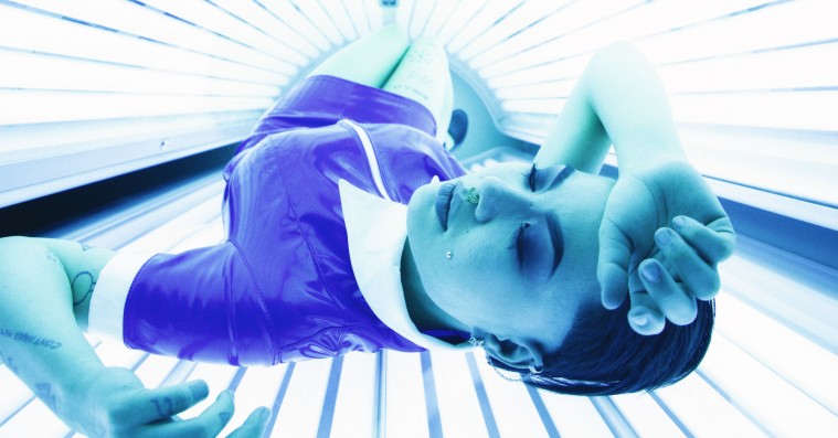 Mendozas debut-ep er et både feststemt og dystopisk bekendelsesprojekt